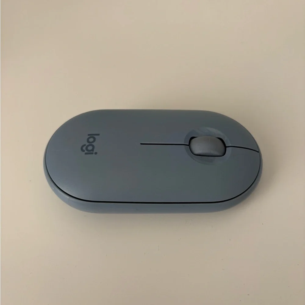 Logitech Pebble M350 Wireless Mouse in Blue Excellent condition
